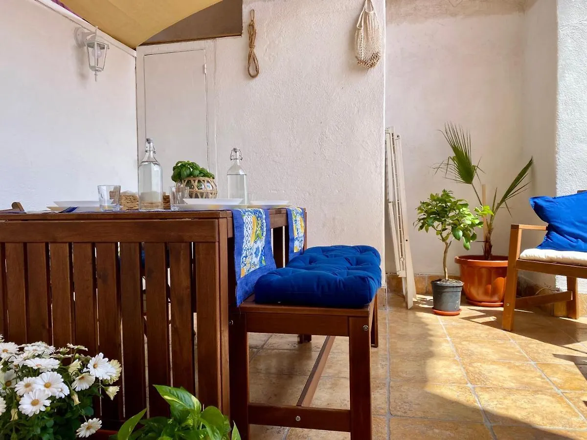 Casa Con Terrazzo In Centro Daire Napoli 0*,